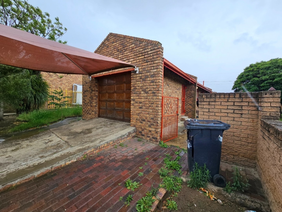 3 Bedroom Property for Sale in Phumlamqashi Free State